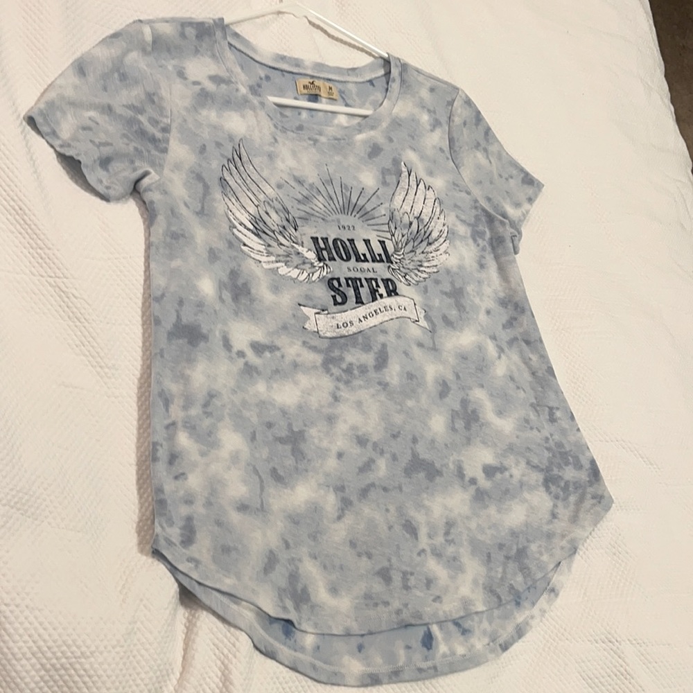 Hollister Graphic Tee - Picture 2 of 9